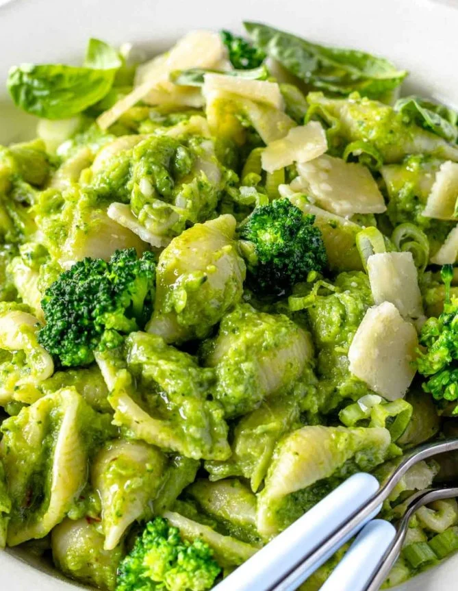 Easy Healthy Broccoli Pasta