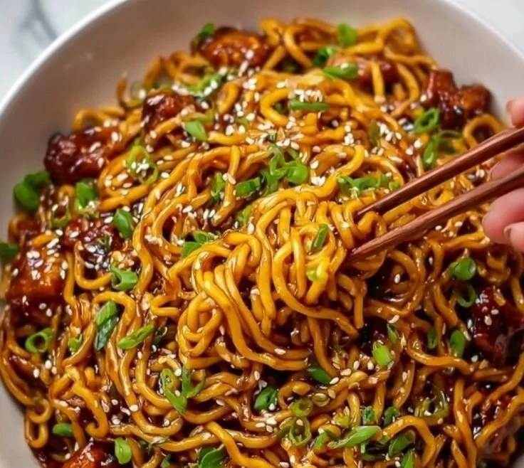Sticky Garlic Chicken Noodles