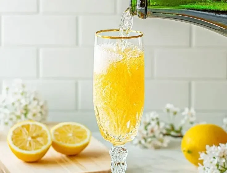 Refreshing Peach Bellini Mocktail in a glass with peach slices