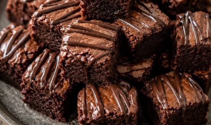 Irresistible Fudgy Brownie Bites with Chocolate Drizzle Recipe