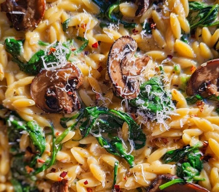 Delicious spinach mushroom orzo made with fresh ingredients in a creamy sauce.