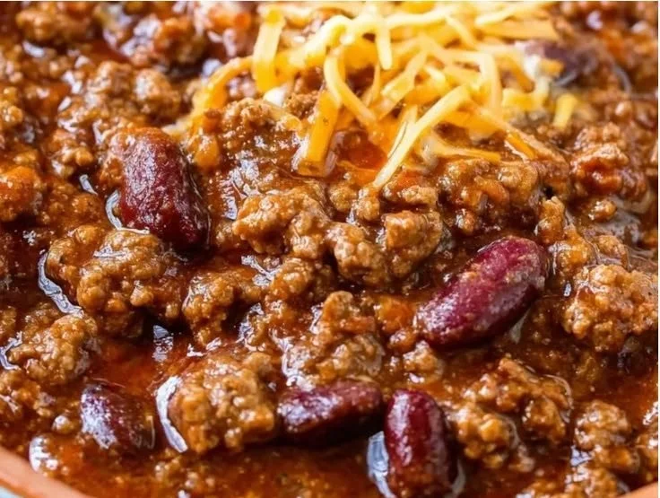 Delicious Pioneer Woman's easy chili recipe in a bowl for family dinner.